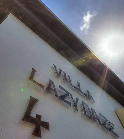 Laurelia Puerto del Carmen (Lanzarote)